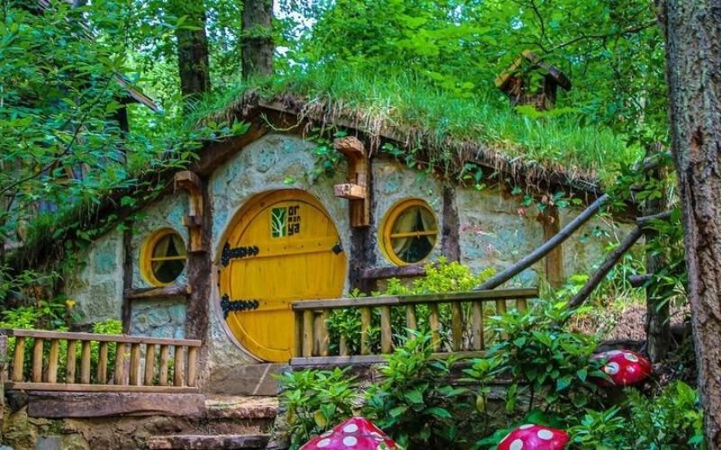 Ormanya hobbit evleri